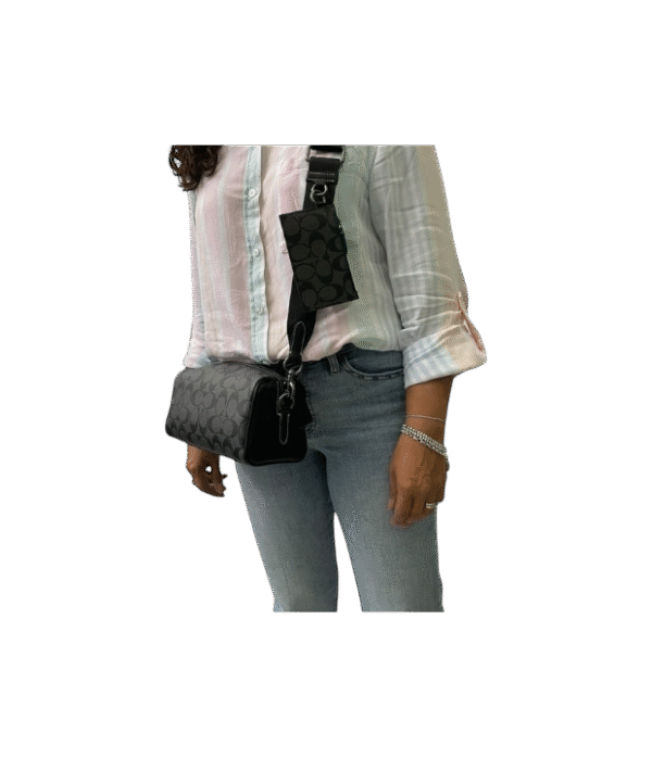 Crossbody Axel coach negro con monograma