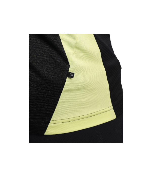 Playera Boss negra con cierre