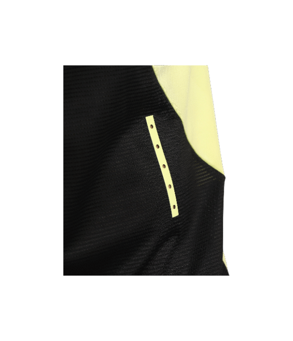 Playera Boss negra con cierre