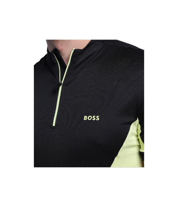 Playera Boss negra con cierre