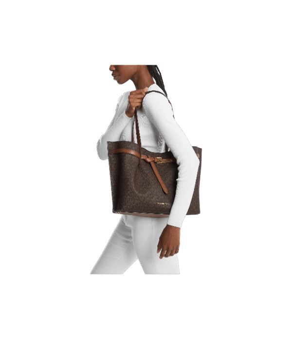 IMG_4790 Bolso tote Emilia grande marron con logotipo