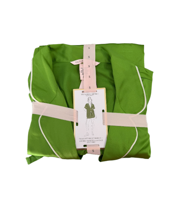 Conjunto de pijama corto verde