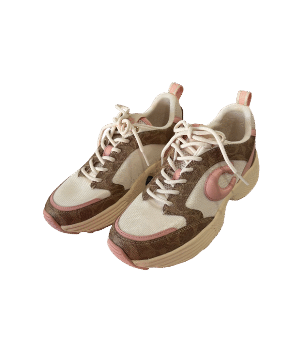 Tenis coach rosa con café monograma