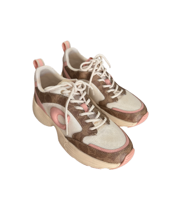 Tenis coach rosa con café monograma