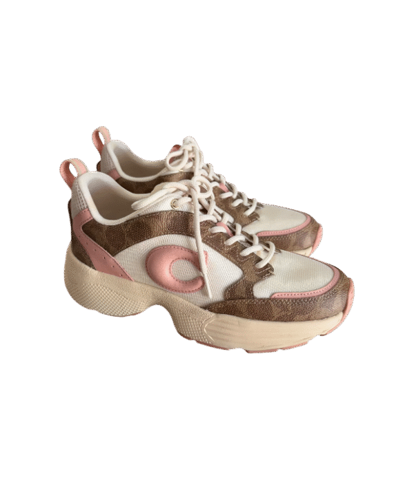 Tenis coach rosa con café monograma