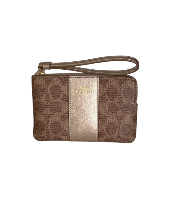 Muñequera coach un cierre café claro línea dorada