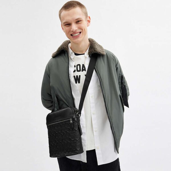 Mariconera Coach Houston Negro Relive