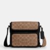 Crossbody sullivan con solapa cafe con monograma