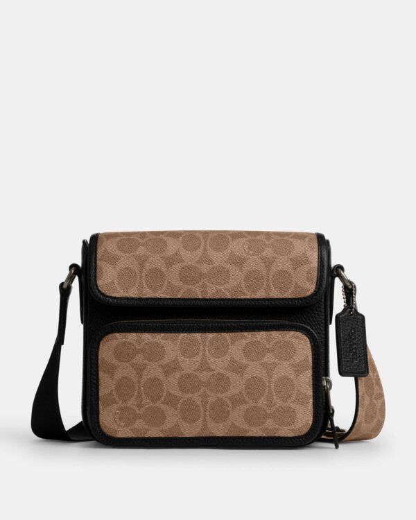 Crossbody sullivan con solapa cafe con monograma